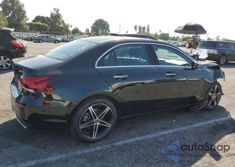 2021 Mercedes-Benz A 220 z USA, uszkodzony, nr VIN W1K3G4EB2MJ298776